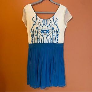 Short Sleeve Embroidered Dress Pleated Dress